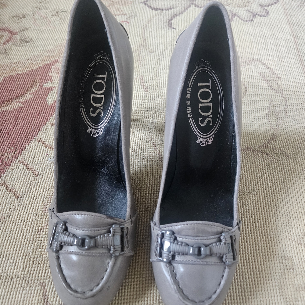 Tod's Gray Heeled Shoes with Suede Finish